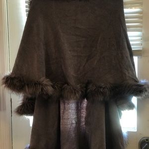Trendy Faux fur shawl